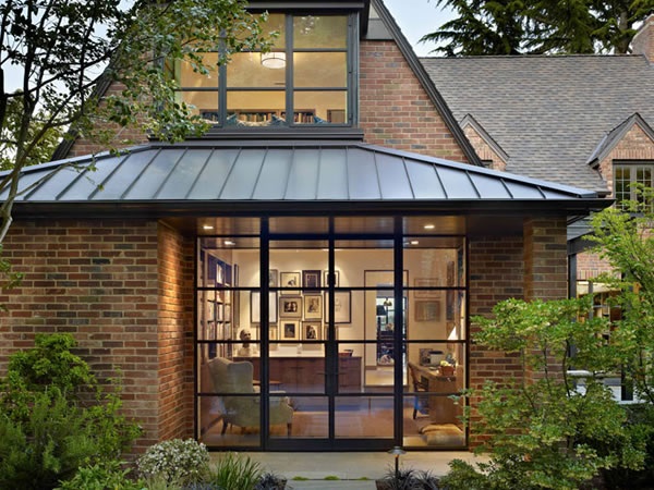 How Bifold Doors Enhance Entertaining at Home 